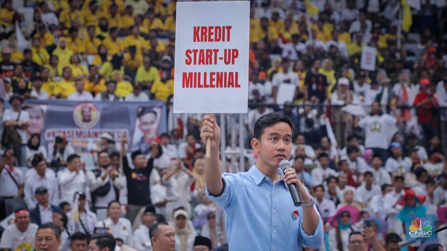 Pasangan Prabowo Subianto dan Gibran Rakabuming Raka saat menghadiri Deklarasi Capres-Cawapres di Indonesia Arena, Jakarta, Rabu (25/10/2023). (CNBC Indonesia/Faisal Rahman)