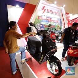 Tampang Deretan Motor Listrik Kinclong Abis di ICE BSD