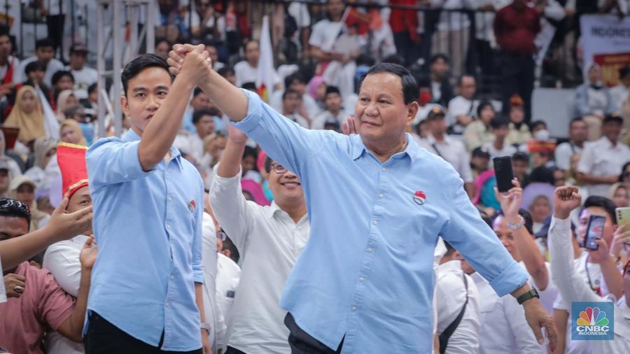 Prabowo Subianto dan Gibran Rakabuming Raka saat deklarasi CAPRES & CAWAPRES RI 2024 di GBK Arena, Jakarta, Rabu, (25/10/2023). (²©²ÊÍøÕ¾/Faisal Rahman)