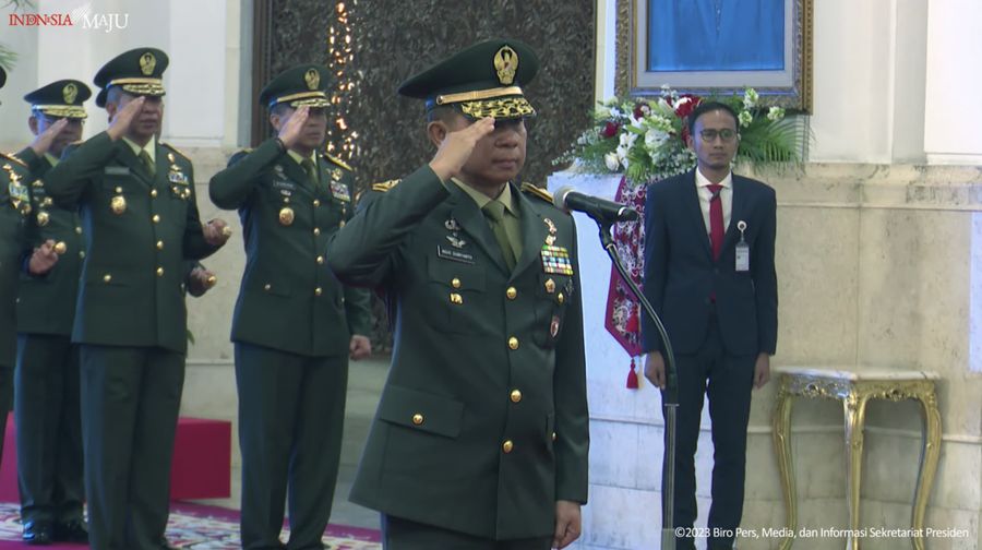 Presiden Joko Widodo memganggat Agus Subiyanto sebagai Kepala Staf TNI Angkatan Darat. (Tangkapan Layar Youtube Sekretariat Presiden)