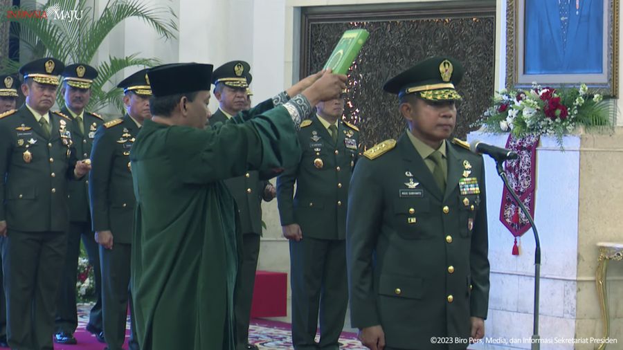 Presiden Joko Widodo memganggat Agus Subiyanto sebagai Kepala Staf TNI Angkatan Darat. (Tangkapan Layar Youtube Sekretariat Presiden)