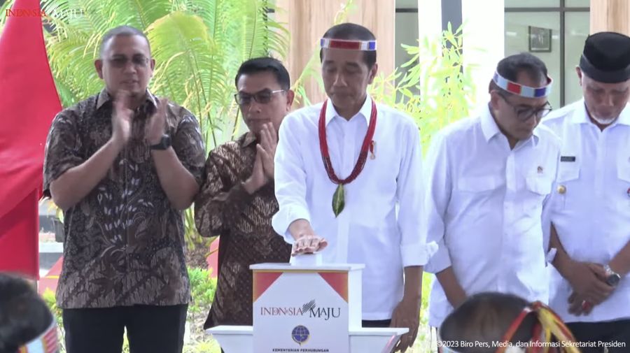 Presiden Joko Widodo Resmikan Bandar Udara Mentawai, Kep. Mentawai, 25 Oktober 2023. (Tangkapan Layar Youtube Sekretariat Presiden)