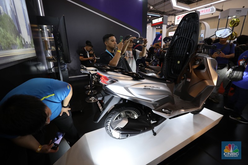 Suzuki Burgman Street 135 EX di pameran Indonesia Motorcycles Show atau IMOS+ 2023, ICE BSD, Tangerang, Rabu (25/10/2023). (CNBC Indonesia/Tri Susilo) Suzuki Burgman Street 135 EX di pameran Indonesia Motorcycles Show atau IMOS+ 2023, ICE BSD, Tangerang, Rabu (25/10/2023). (CNBC Indonesia/Tri Susilo)