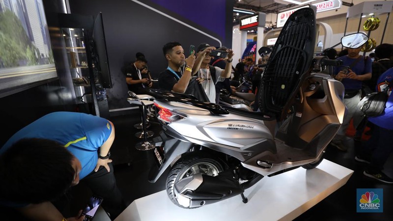 Suzuki Burgman Street 135 EX di pameran Indonesia Motorcycles Show atau IMOS+ 2023, ICE BSD, Tangerang, Rabu (25/10/2023). (CNBC Indonesia/Tri Susilo)