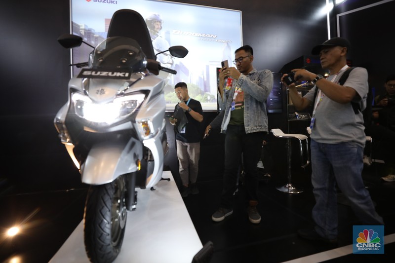 Suzuki Burgman Street 135 EX di pameran Indonesia Motorcycles Show atau IMOS+ 2023, ICE BSD, Tangerang, Rabu (25/10/2023). (CNBC Indonesia/Tri Susilo) Suzuki Burgman Street 135 EX di pameran Indonesia Motorcycles Show atau IMOS+ 2023, ICE BSD, Tangerang, Rabu (25/10/2023). (CNBC Indonesia/Tri Susilo)