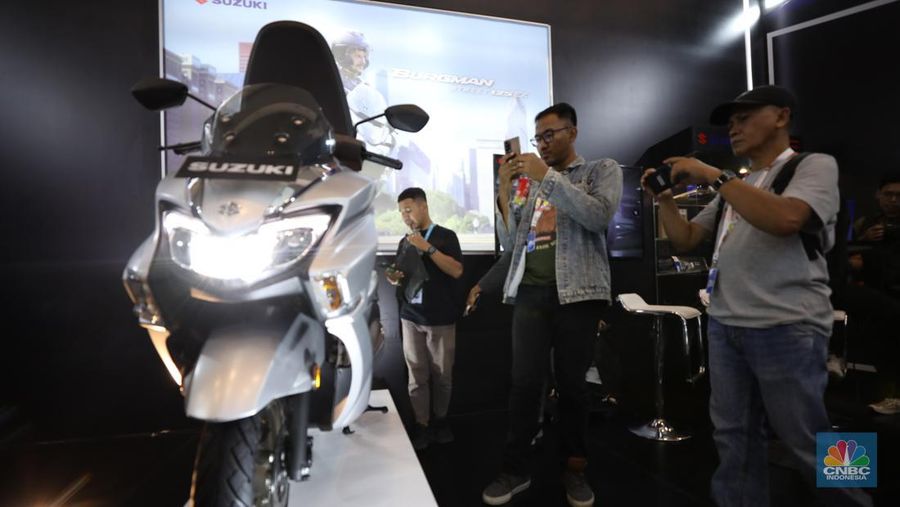 Suzuki Burgman Street 135 EX di pameran Indonesia Motorcycles Show atau IMOS+ 2023, ICE BSD, Tangerang, Rabu (25/10/2023). (CNBC Indonesia/Tri Susilo)