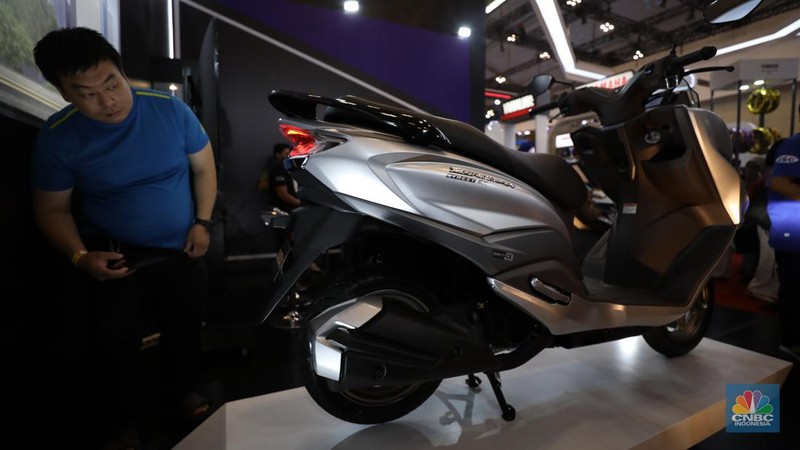 Suzuki Burgman Street 135 EX di pameran Indonesia Motorcycles Show atau IMOS+ 2023, ICE BSD, Tangerang, Rabu (25/10/2023). (CNBC Indonesia/Tri Susilo)