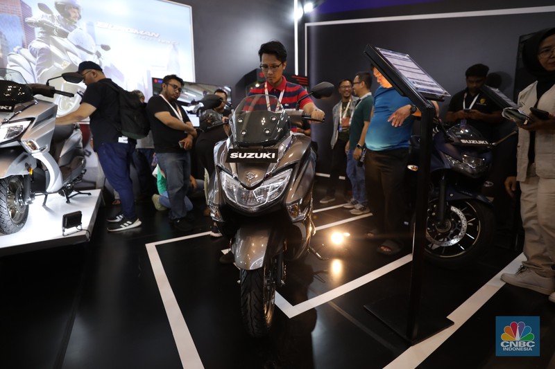 Suzuki Burgman Street 135 EX di pameran Indonesia Motorcycles Show atau IMOS+ 2023, ICE BSD, Tangerang, Rabu (25/10/2023). (CNBC Indonesia/Tri Susilo) Suzuki Burgman Street 135 EX di pameran Indonesia Motorcycles Show atau IMOS+ 2023, ICE BSD, Tangerang, Rabu (25/10/2023). (CNBC Indonesia/Tri Susilo)