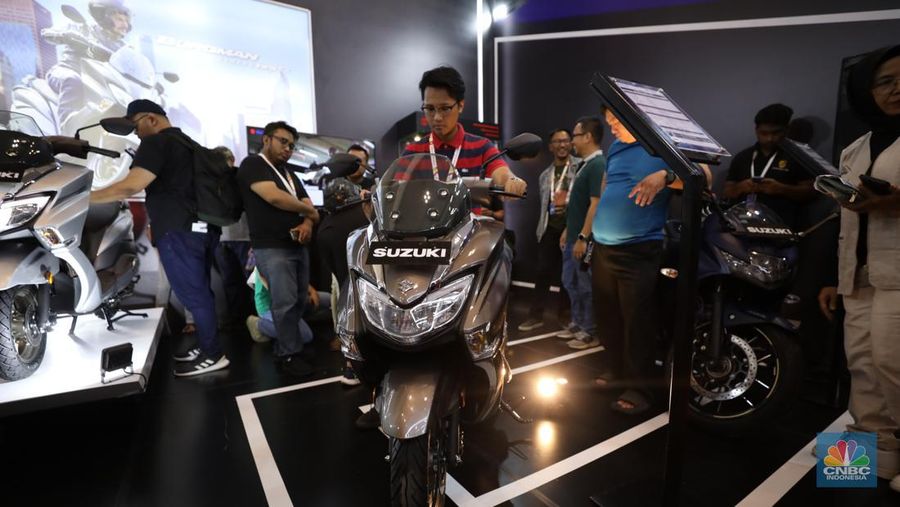 Suzuki Burgman Street 135 EX di pameran Indonesia Motorcycles Show atau IMOS+ 2023, ICE BSD, Tangerang, Rabu (25/10/2023). (CNBC Indonesia/Tri Susilo)