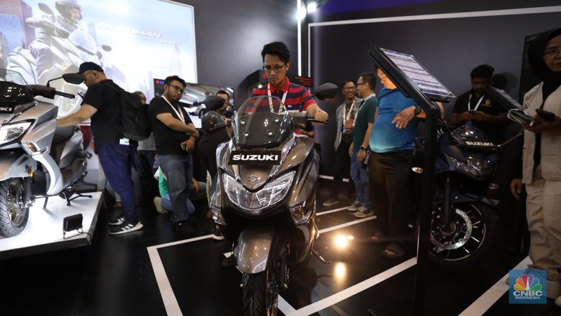 Suzuki Burgman Street 135 EX di pameran Indonesia Motorcycles Show atau IMOS+ 2023, ICE BSD, Tangerang, Rabu (25/10/2023). (CNBC Indonesia/Tri Susilo)