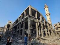 Potret Masjid Gaza Hancur Berantakan di Rudal Israel