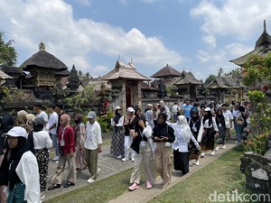 Riuh Banget! Overtourism Desa Penglipuran Bali di Depan Mata