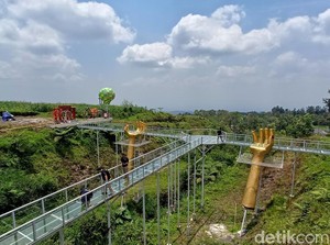 Jembatan Kaca The Geong Limpakuwus Ternyata Belum Ber-IMB