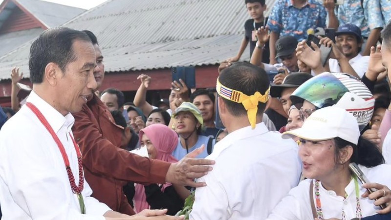 Jokowi berkunjung ke Gudang Bulog Baru Rawang Timur, Kota Padang. (Instagram/Jokowi)