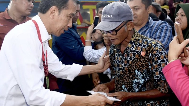 Jokowi berkunjung ke Gudang Bulog Baru Rawang Timur, Kota Padang. (Instagram/Jokowi)
