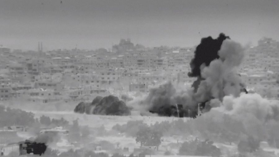 Kendaraan lapis baja Israel mengambil bagian dalam operasi, ketika konflik antara Israel dan Hamas berlanjut, di lokasi yang disebut sebagai Jalur Gaza utara dalam gambar diam yang diambil dari video selebaran yang dirilis pada 26 Oktober 2023. (Tangkapan Layar Video AFP/IDF/Israel Defense Forces)