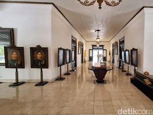 Menilik Koleksi Museum Ambarrukmo: Batik, Keris hingga Ruang Tidur HB VII