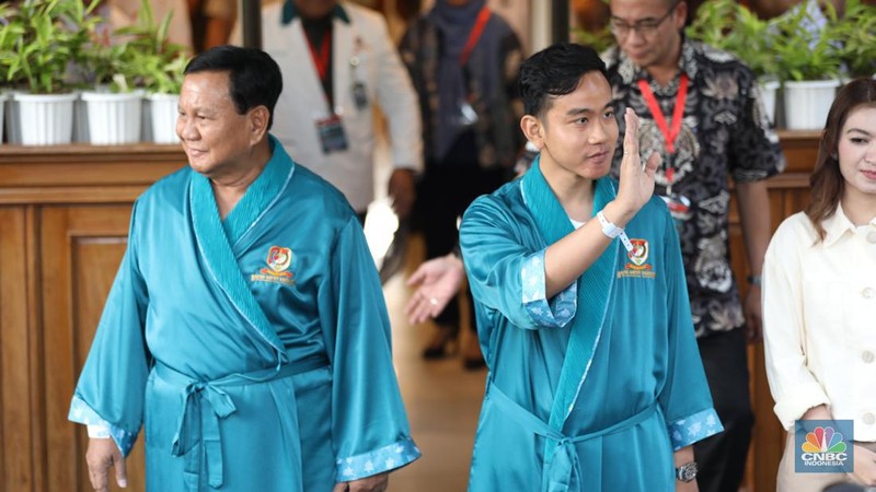 Psangan bakal capres-cawapres Prabowo Subianto dan Gobran Rakabuming Raka bersiap untuk menjalani tes kesehatan di RSPAD Gatot Soebroto, Jakarta, Kamis (26/10/2023). (CNBC Indonesia/Tri Susilo)