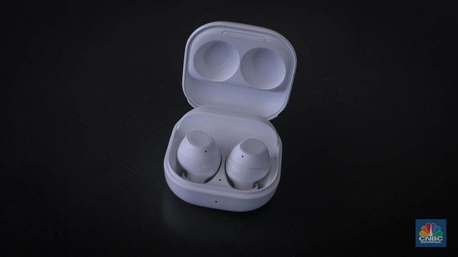 Samsung Buds FE. (CNBC Indonesia/Faisal Rahman)
