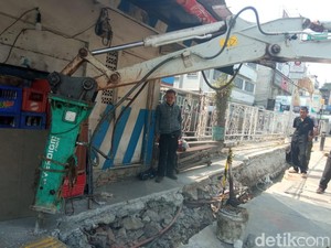 Trotoar Margonda Baru Direvitalisasi Dibongkar Lagi, Ini Kata Pemkot Depok