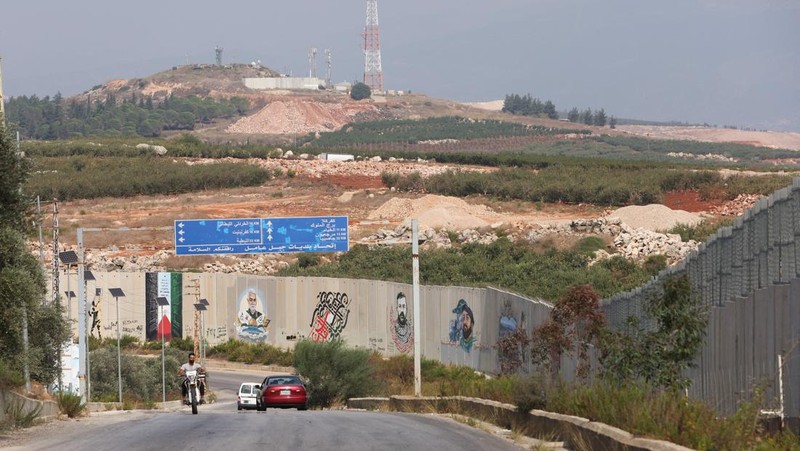 Anggota TNI yang tergabung dalam pasukan penjaga perdamaian PBB di Lebanon. Sebanyak 1200 anggota Kontingen Indonesia bertugas di UNIFIL. Wilayah tugas mereka berada di Lebanon Selatan, sepanjang perbatasan darat dan laut Lebanon-Israel. (REUTERS/AZIZ TAHER)