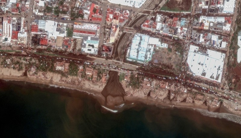 Citra satelit yang disediakan oleh NOAA pada Selasa, 24 Oktober 2023 menunjukkan Badai Otis mendekati pantai Pasifik Meksiko dekat Acapulco. (NOAA via AP) Citra satelit yang disediakan oleh NOAA pada Selasa, 24 Oktober 2023 menunjukkan Badai Otis mendekati pantai Pasifik Meksiko dekat Acapulco. (NOAA via AP)