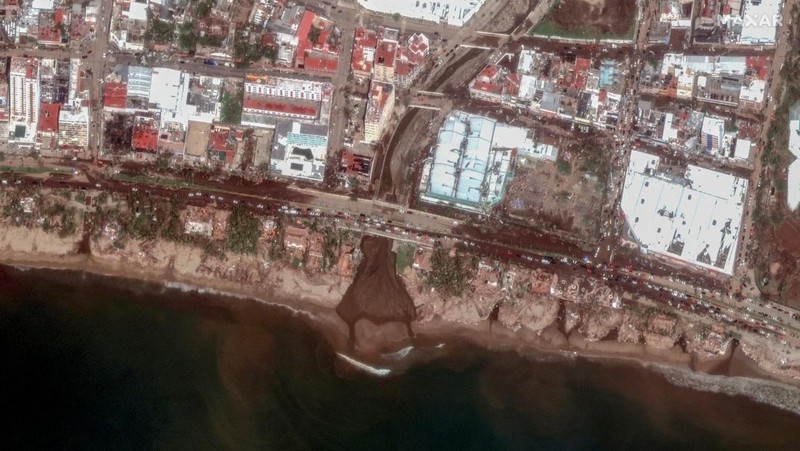 Citra satelit yang disediakan oleh NOAA pada Selasa, 24 Oktober 2023 menunjukkan Badai Otis mendekati pantai Pasifik Meksiko dekat Acapulco. (NOAA via AP)