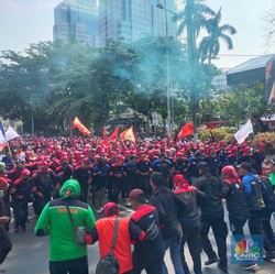 Buruh Tuntut Upah se-RI 2024 Naik 15%, Ancam Mogok Nasional