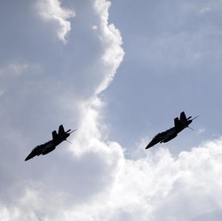 Ngeri PD 3, Jet Tempur China Nyaris Tabrak Bomber AS