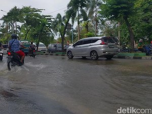Ini Penyebab Pipa PDAM Bocor hingga Genangi Jalan SM Raja Medan
