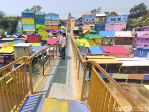Retaknya Jembatan Kaca Malang Bikin Cemas Terjadi Kejadian di Banyumas