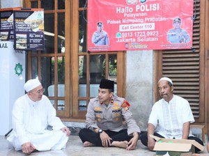 Jumat Curhat, Kapolsek Mampang Jaksel Imbau Jaga Kedamaian Pemilu 2024