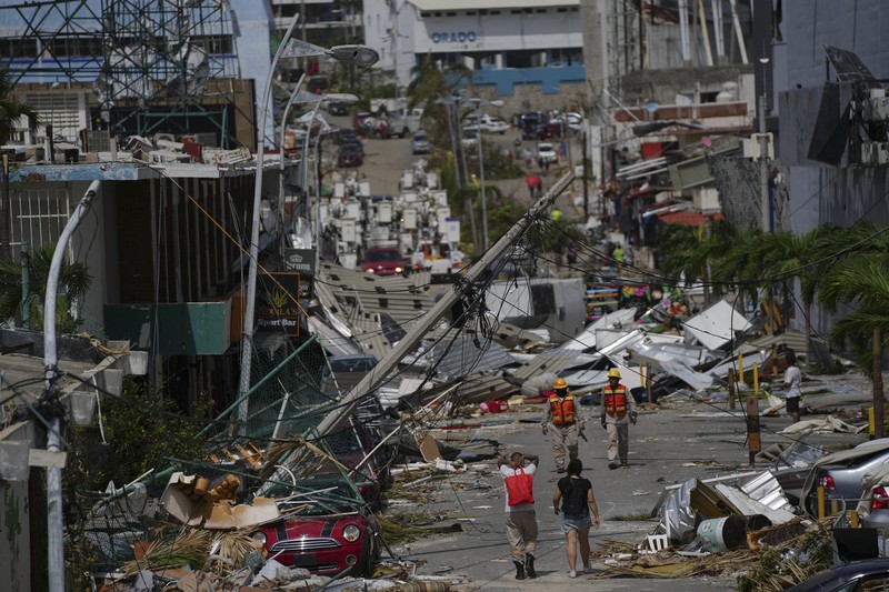 Citra satelit yang disediakan oleh NOAA pada Selasa, 24 Oktober 2023 menunjukkan Badai Otis mendekati pantai Pasifik Meksiko dekat Acapulco. (NOAA via AP)