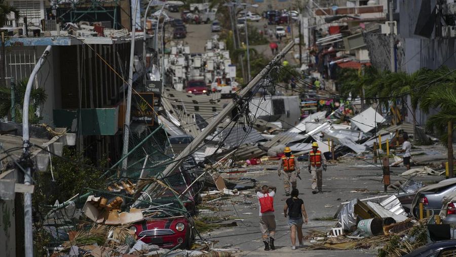 Citra satelit yang disediakan oleh NOAA pada Selasa, 24 Oktober 2023 menunjukkan Badai Otis mendekati pantai Pasifik Meksiko dekat Acapulco. (NOAA via AP)