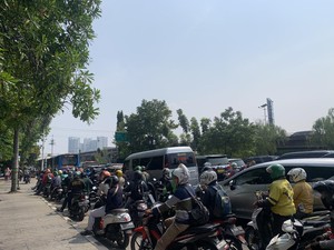 Proyek Galian Bikin Jalan Sempit, Lalin Sekitar Stasiun Grogol Macet Parah
