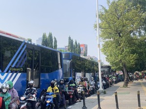 Ojol Ngeluh Di-cancel Penumpang gegara 30 Menit Tertahan Macet di Grogol
