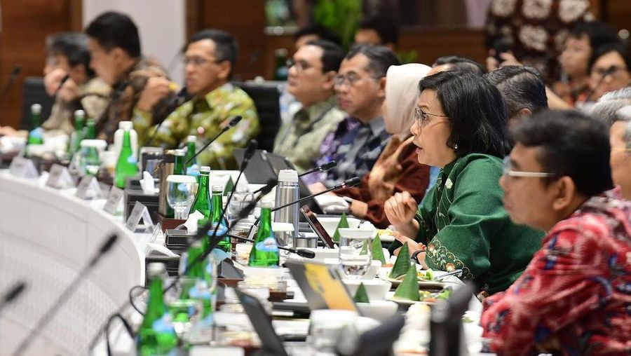 Menteri Keuangan Sri Mulyani Indrawati dan Gubernur Bank Indonesia (BI) Perry Warjiyo saat mengadakan pertemuan untuk membahas perbankan mengenai tantangan dan lingkungan perekonomian terkini. (Instagram @smindrawati)