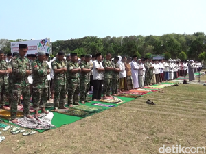7 Kecamatan Kekeringan, Ratusan Warga dan Pemkab Lumajang Sholat Istisqa