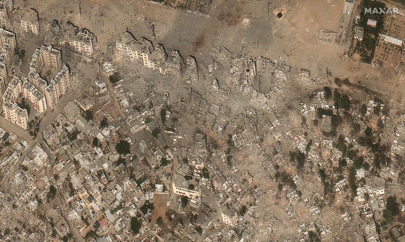 Gambar kombinasi menunjukkan kota Beit Hanoun di Palestina sebelum dan sesudah kerusakan akibat konflik yang sedang berlangsung antara Israel dan Hamas, Jalur Gaza utara. (via REUTERS/MAXAR TECHNOLOGIES) Gambar kombinasi menunjukkan kota Beit Hanoun di Palestina sebelum dan sesudah kerusakan akibat konflik yang sedang berlangsung antara Israel dan Hamas, Jalur Gaza utara. (via REUTERS/MAXAR TECHNOLOGIES)