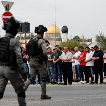 Israel Tembaki Warga Palestina Gas Air Mata Saat Salat Jumat