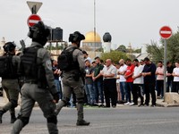 Israel Tembaki Warga Palestina Gas Air Mata Saat Salat Jumat