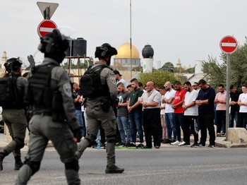 Israel Tembaki Warga Palestina Gas Air Mata Saat Salat Jumat