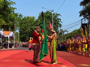 Terima Pataka Arya Wiraraja, Bupati Fauzi Ajak Masyarakat Bangun Sumenep