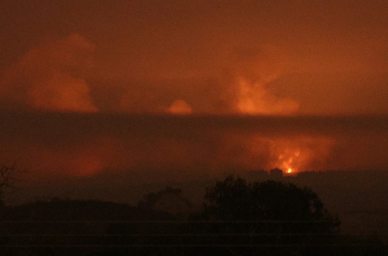 ISRAEL-PALESTINIANS/ A view of explosion in Gaza, seen from Sderot in southern Israel, October 27, 2023. REUTERS/Violeta Santos Moura