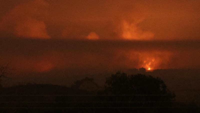 A view of explosion in Gaza, seen from Sderot in southern Israel, October 27, 2023. REUTERS/Violeta Santos Moura