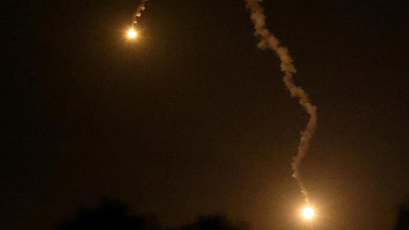 A view of explosion in Gaza, seen from Sderot in southern Israel, October 27, 2023. REUTERS/Violeta Santos Moura