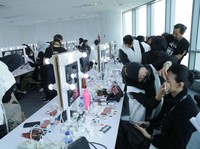 Bikin Pangling, Intip Persiapan Model di Backstage JFW 2024