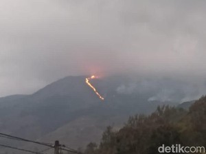 Merbabu Makin Membara, Jalur Pendakian Ditutup-Warga Diungsikan