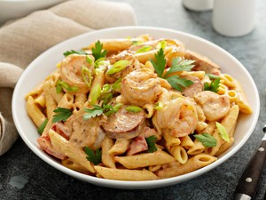 Resep Penne Saus Udang dan Sosis Untuk Makan Malam Spesial