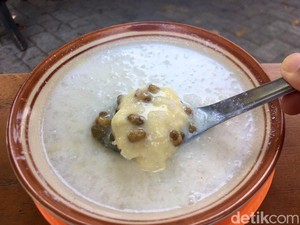 Segarnya Es Campur Kacang Ijo Topping Durian, Manis Gurih Jadi Satu!